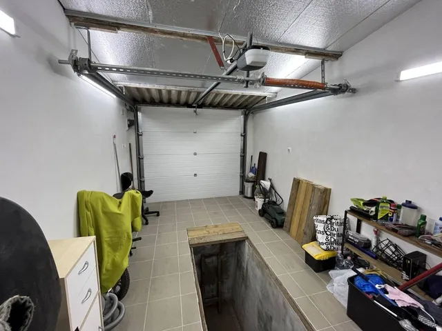 Kiadó garázs Veszprém, Jutasi úti lakótelep, 8200 18 nm