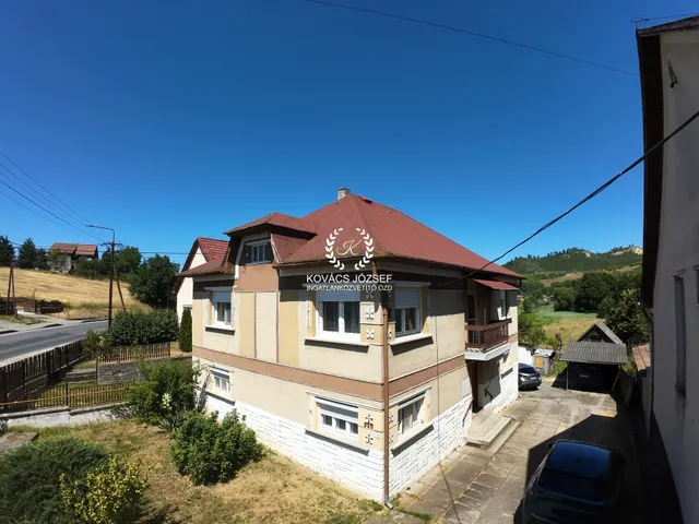 Eladó ház Arló 180 nm