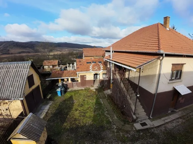 Eladó ház Arló, Ady Endre út  166 nm