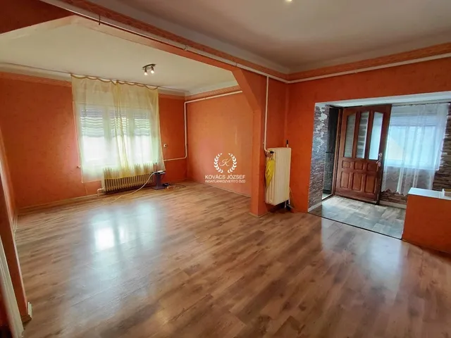 Eladó ház Arló, Ady Endre út  166 nm