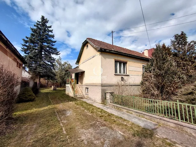 Eladó ház Arló, Ady Endre út  71 nm