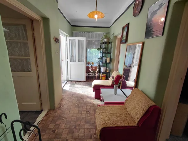Eladó ház Arló, Mátyás Király utca 66 nm