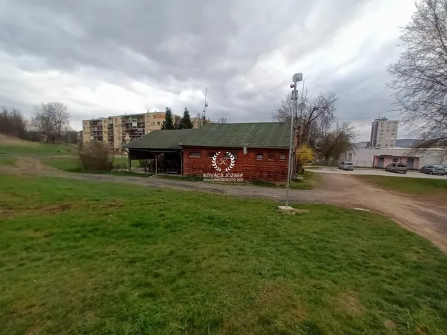 Kiadó kereskedelmi és ipari ingatlan Ózd, Szent István út 60 nm