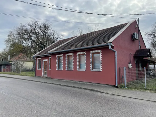 Eladó kereskedelmi és ipari ingatlan Majosháza 140 nm