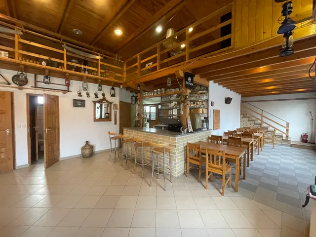 Eladó kereskedelmi és ipari ingatlan Majosháza 140 nm