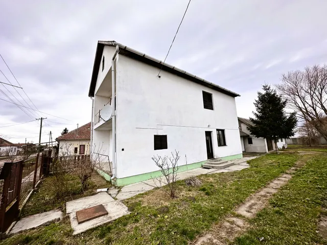 Eladó ház Sarkad 130 nm