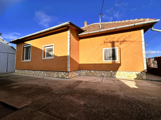 Eladó ház Sarkad 120 nm