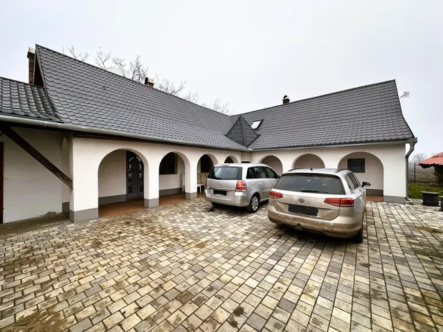 Eladó ház Békés, LOVASTANYA 150 nm