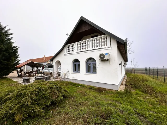 Eladó ház Békés, LOVASTANYA 150 nm
