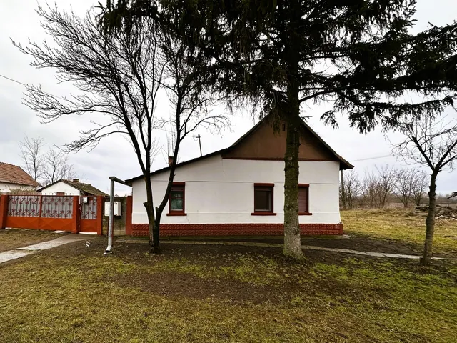 Eladó ház Magyardombegyház 87 nm