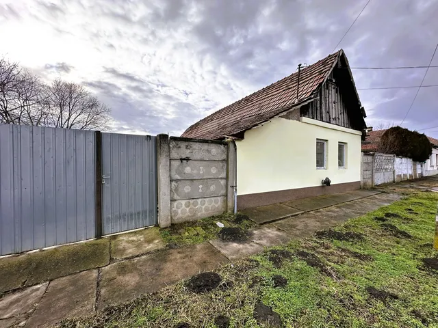 Eladó ház Magyarbánhegyes 62 nm