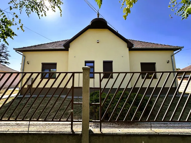 Eladó ház Gyula, Krinolinkert 200 nm