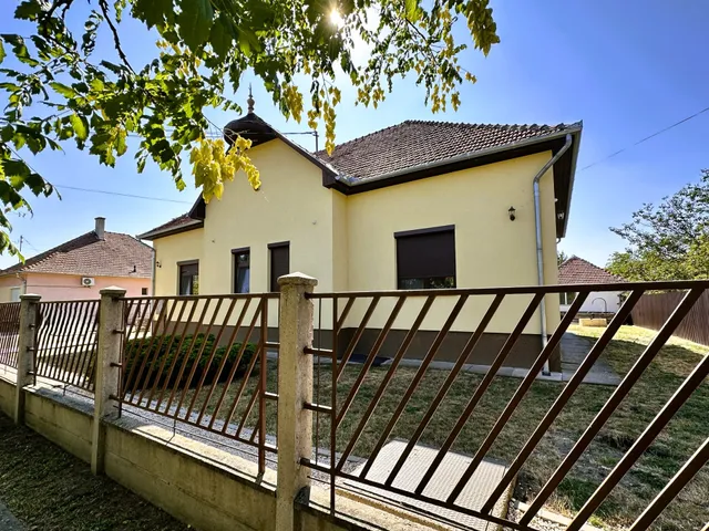 Eladó ház Gyula, Krinolinkert 200 nm
