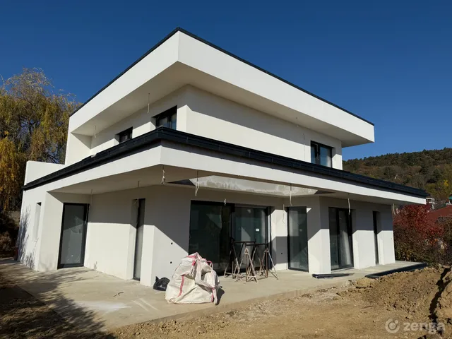 Eladó ház Budapest III. kerület, Aranyhegy 242 nm