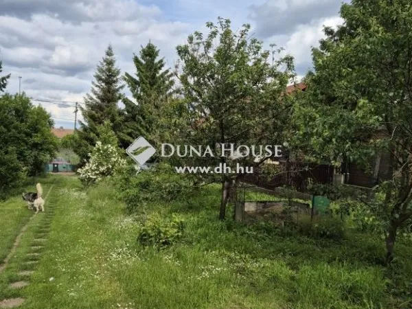 Eladó telek Budakalász 726 nm