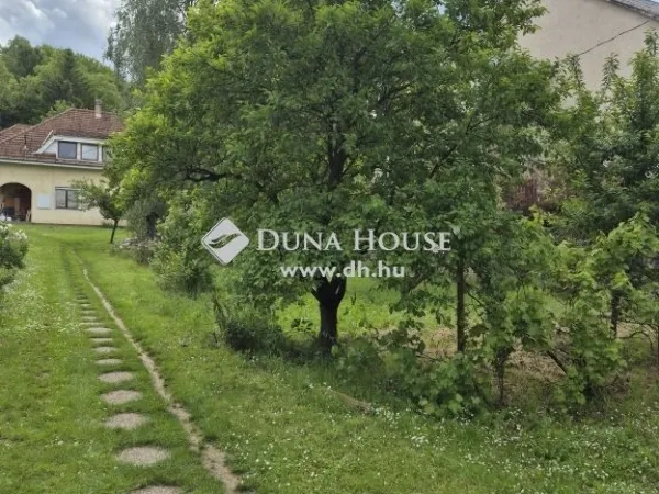 Eladó telek Budakalász 726 nm