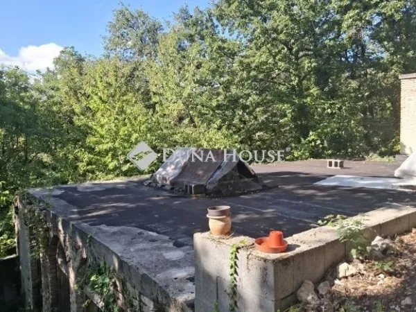 Eladó telek Budapest XII. kerület 967 nm