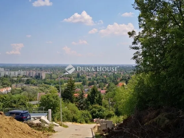 Eladó telek Budapest III. kerület 932 nm