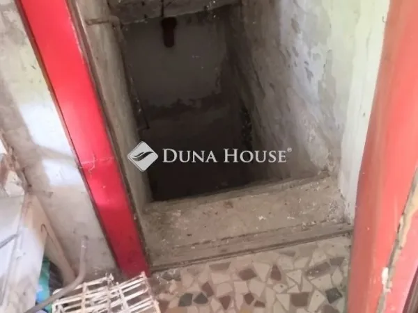 Eladó telek Budapest III. kerület 1838 nm