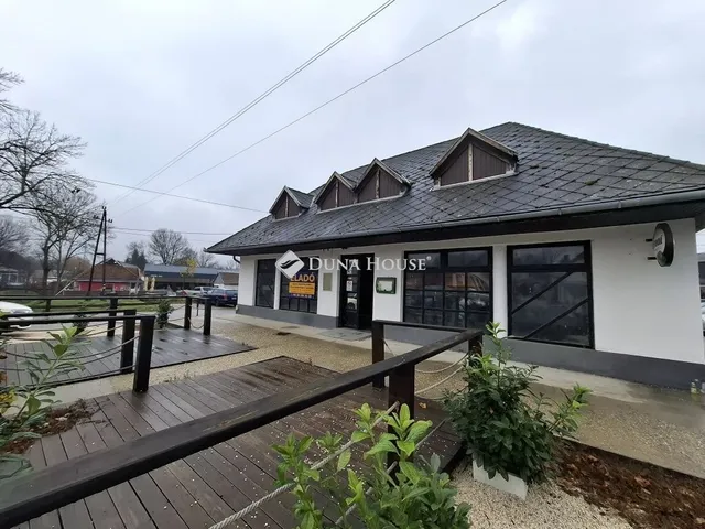 Eladó kereskedelmi és ipari ingatlan Rétság 257 nm