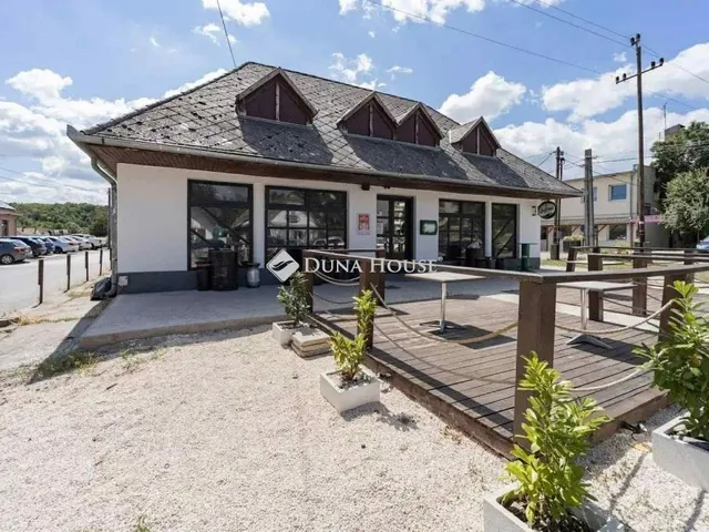 Eladó kereskedelmi és ipari ingatlan Rétság 257 nm