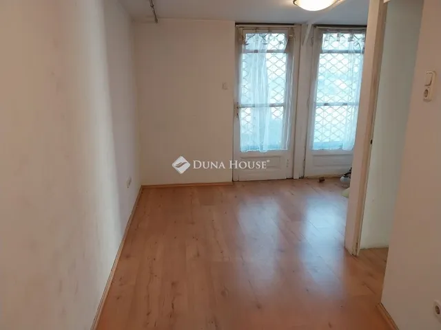 Eladó kereskedelmi és ipari ingatlan Budapest III. kerület 48 nm