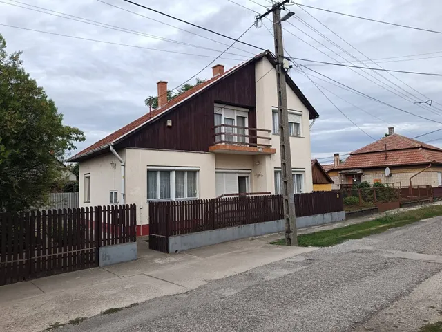 Eladó ház Jászapáti 95 nm