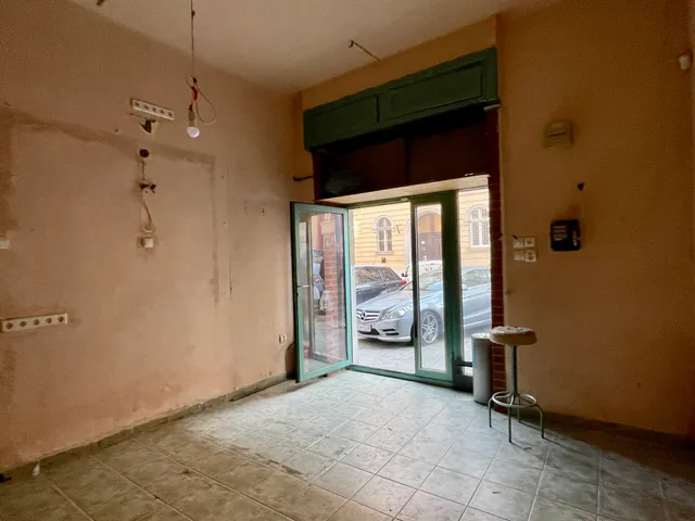 Kiadó kereskedelmi és ipari ingatlan Budapest, Győri út 12. 19 nm