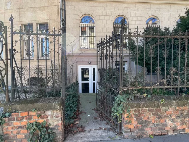 Kiadó kereskedelmi és ipari ingatlan Budapest XII. kerület, Széll Kálmán tér 13. 62 nm