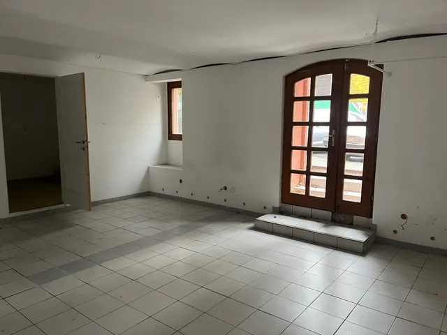 Kiadó kereskedelmi és ipari ingatlan Budapest XII. kerület 74 nm