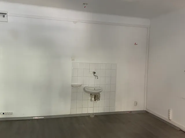 Kiadó kereskedelmi és ipari ingatlan Budapest XII. kerület, Kléh István utca 9. 24 nm