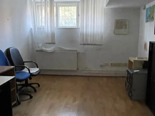 Kiadó kereskedelmi és ipari ingatlan Budapest XII. kerület, Böszörményi út 40. 140 nm