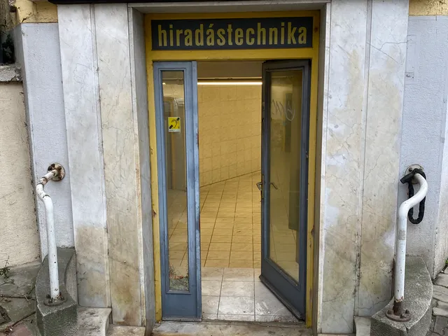 Kiadó kereskedelmi és ipari ingatlan Budapest XII. kerület, Böszörményi út 2/a 136 nm