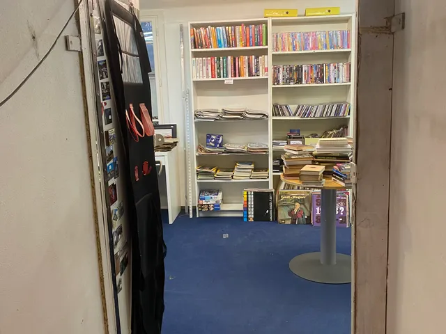 Kiadó kereskedelmi és ipari ingatlan Budapest XII. kerület, Alkotás utca 39/ab 284 nm