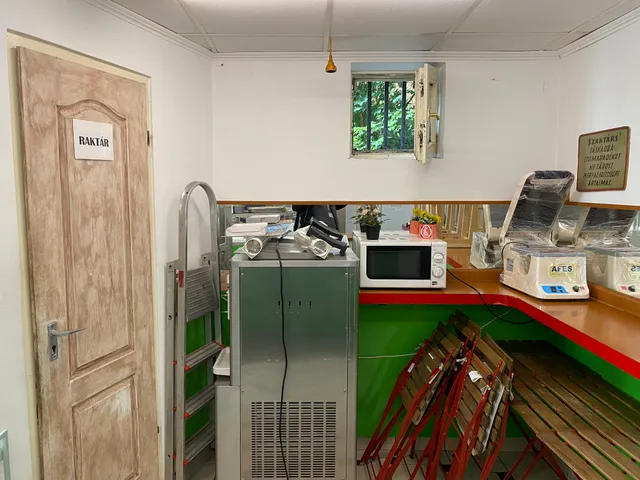 Kiadó kereskedelmi és ipari ingatlan Budapest XII. kerület, Böszörményi út 3/c 34 nm
