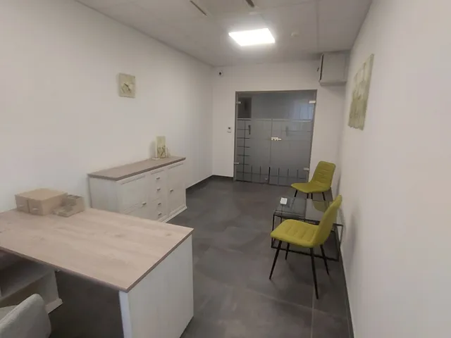 Kiadó kereskedelmi és ipari ingatlan Pilisjászfalu 18 nm
