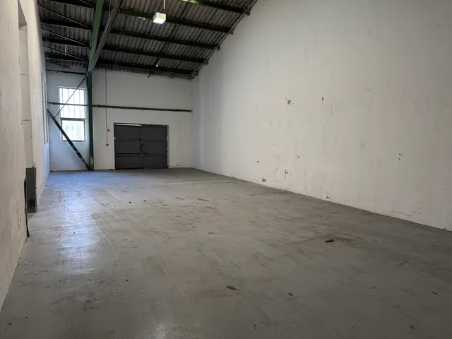 Kiadó kereskedelmi és ipari ingatlan Leányvár 247 nm