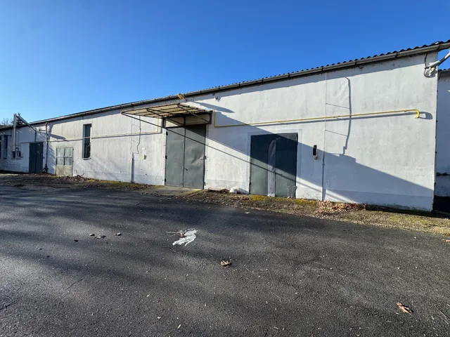 Kiadó kereskedelmi és ipari ingatlan Esztergom 220 nm