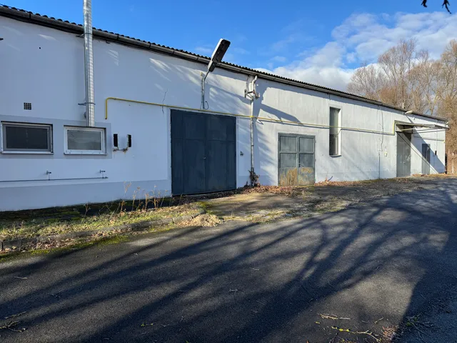 Kiadó kereskedelmi és ipari ingatlan Esztergom 120 nm