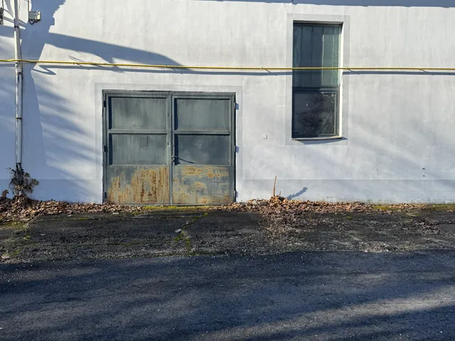 Kiadó kereskedelmi és ipari ingatlan Nyergesújfalu 247 nm