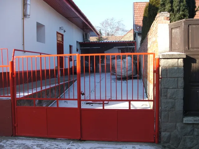 Kiadó kereskedelmi és ipari ingatlan Dunabogdány 215 nm