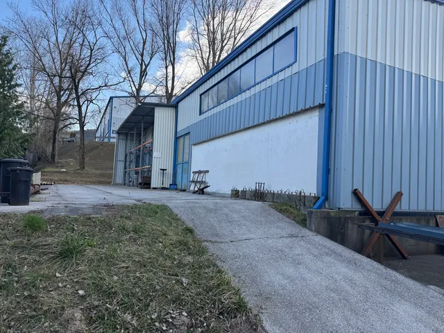 Kiadó kereskedelmi és ipari ingatlan Solymár 773 nm