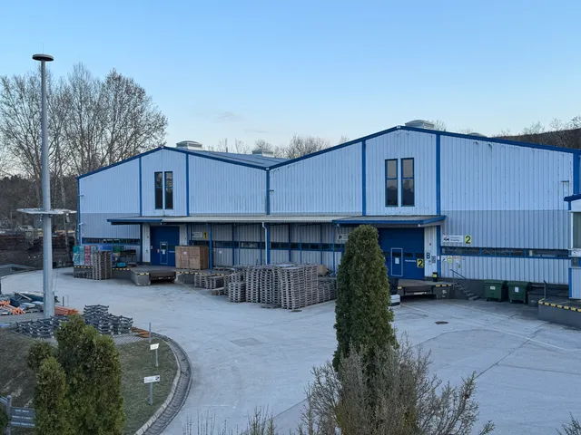 Kiadó kereskedelmi és ipari ingatlan Solymár 2350 nm