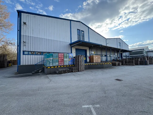 Kiadó kereskedelmi és ipari ingatlan Solymár 5175 nm