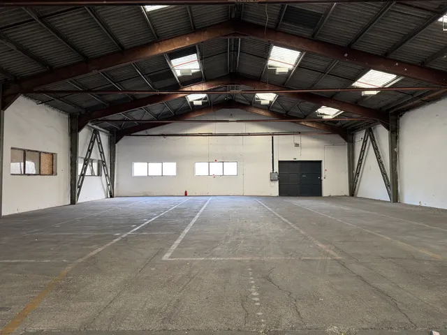 Kiadó kereskedelmi és ipari ingatlan Zsámbék 455 nm