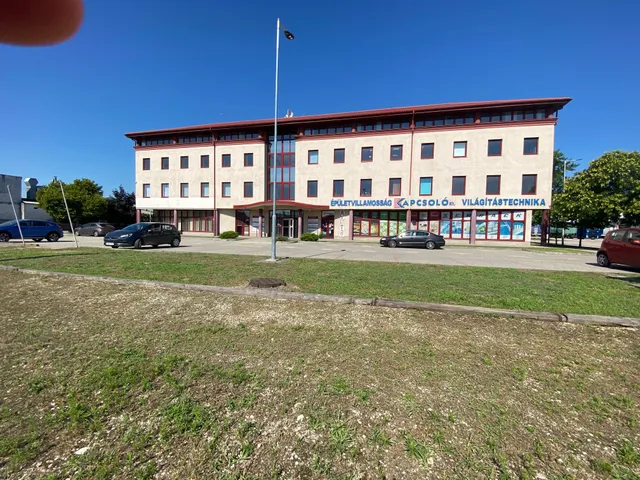 Kiadó kereskedelmi és ipari ingatlan Halásztelek 130 nm