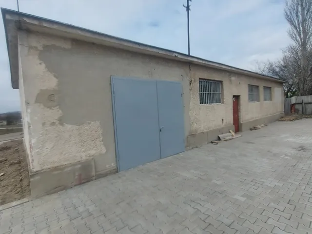 Kiadó kereskedelmi és ipari ingatlan Halásztelek 132 nm