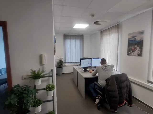 Kiadó kereskedelmi és ipari ingatlan Budapest XXI. kerület, Csepel Rózsadomb 37 nm