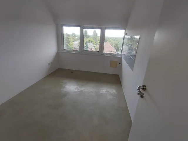 Kiadó kereskedelmi és ipari ingatlan Budapest XXI. kerület, Csepel Rózsadomb 12 nm