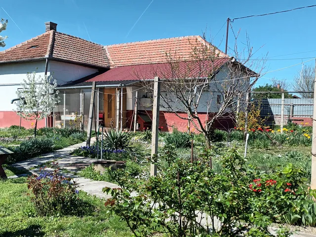 Eladó ház Tiszaföldvár 82 nm
